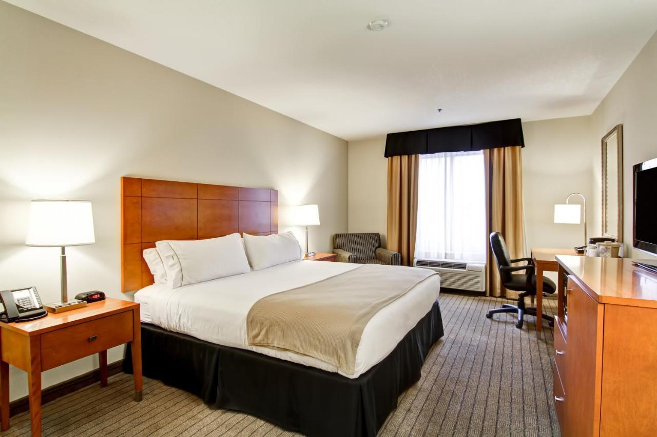 Holiday Inn Express And Suites Guelph, An Ihg Hotel Номер фото