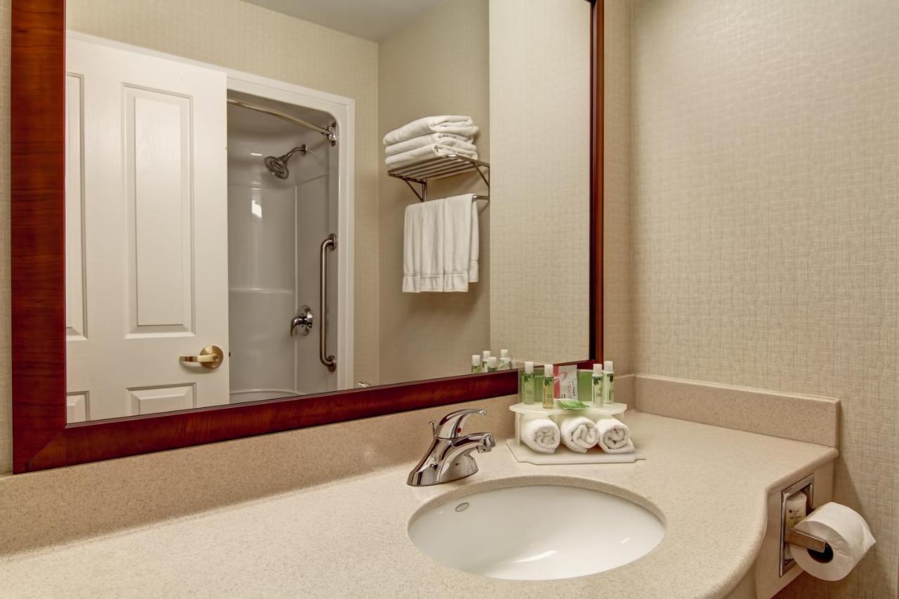 Holiday Inn Express And Suites Guelph, An Ihg Hotel Номер фото