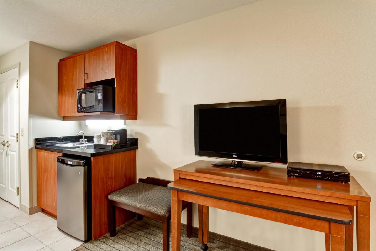 Holiday Inn Express And Suites Guelph, An Ihg Hotel Экстерьер фото