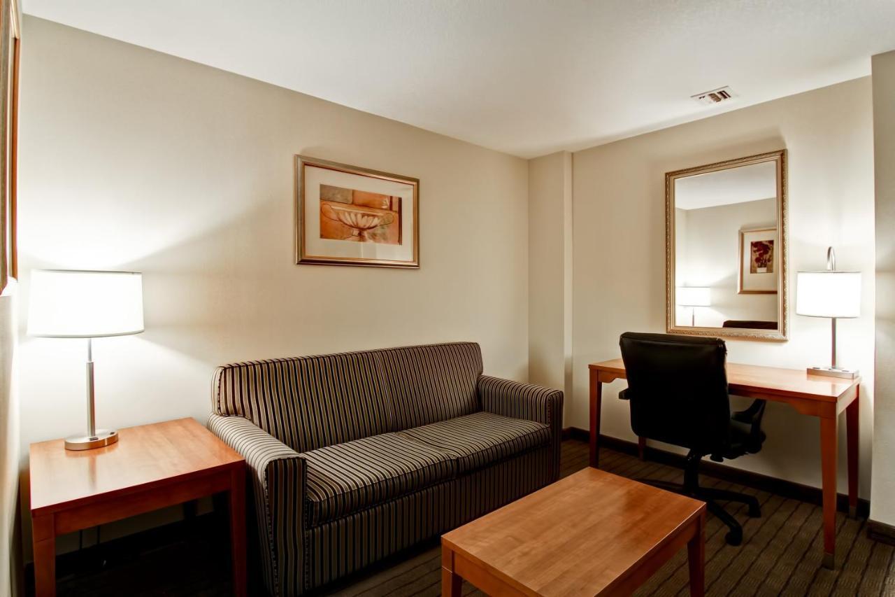 Holiday Inn Express And Suites Guelph, An Ihg Hotel Экстерьер фото